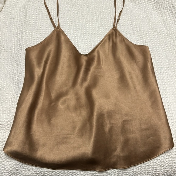 NWOT Reformation Teddy Silk top - Picture 5 of 6